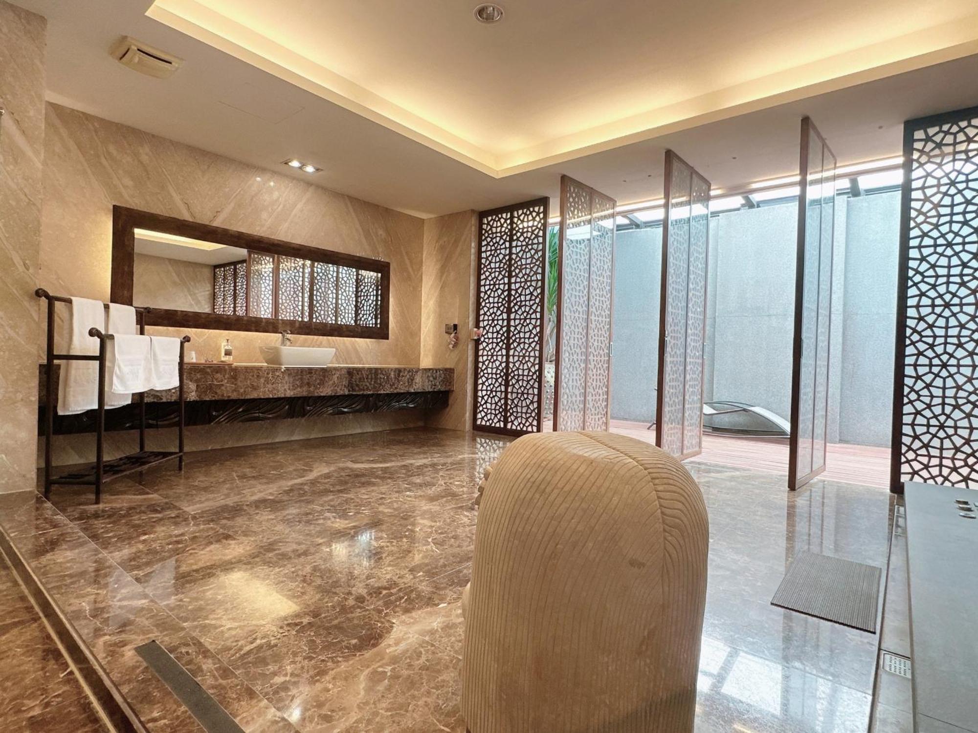 Orient Luxury Villa Motel Huwei Екстериор снимка