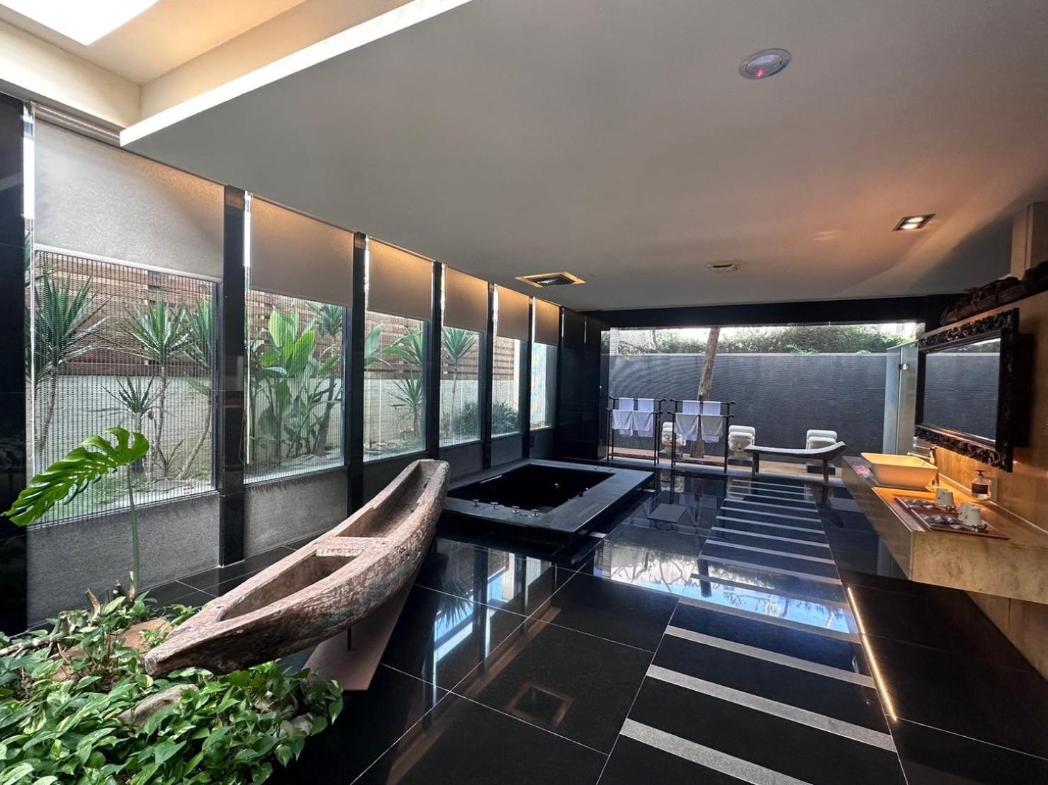 Orient Luxury Villa Motel Huwei Екстериор снимка