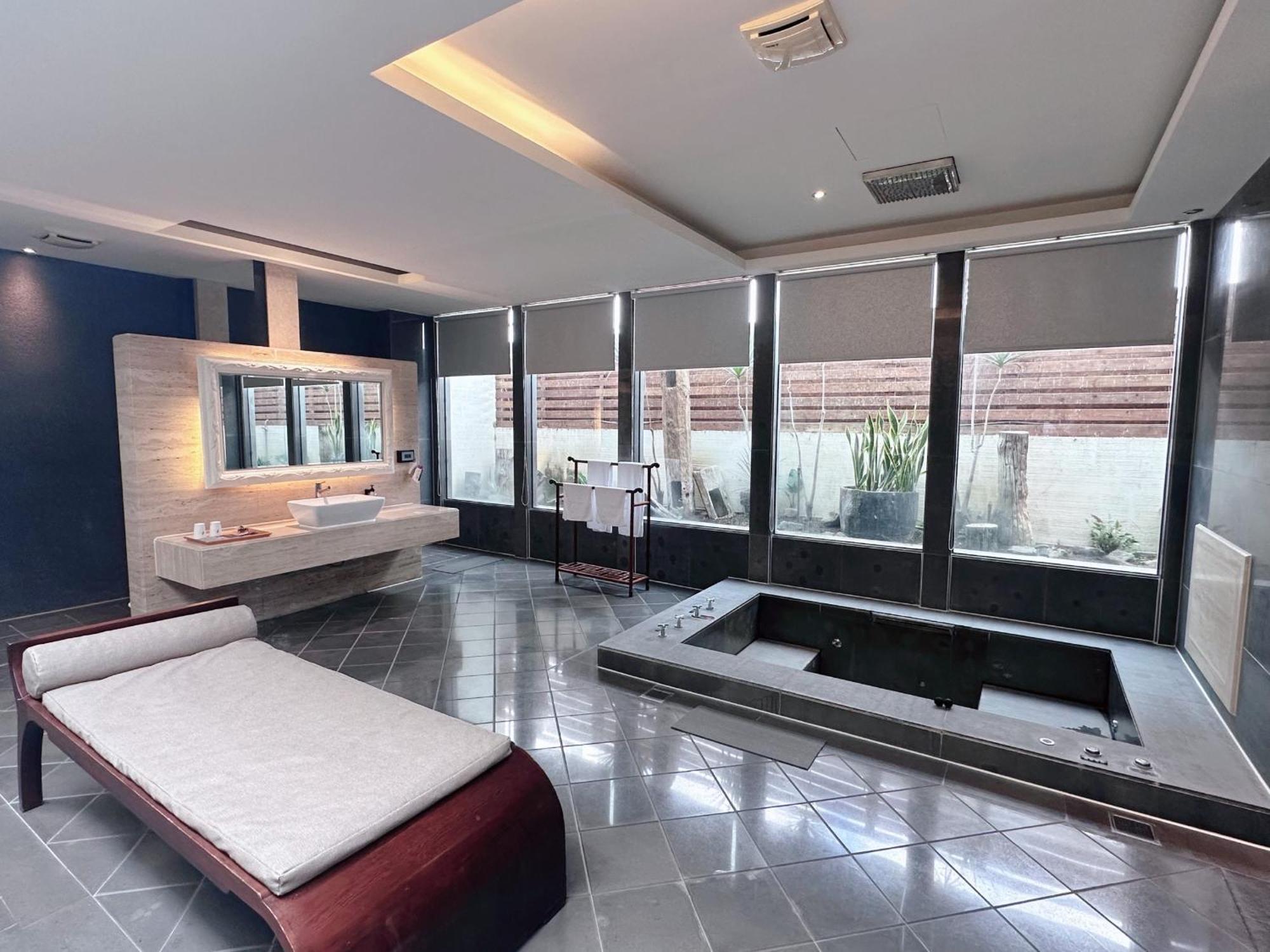 Orient Luxury Villa Motel Huwei Екстериор снимка