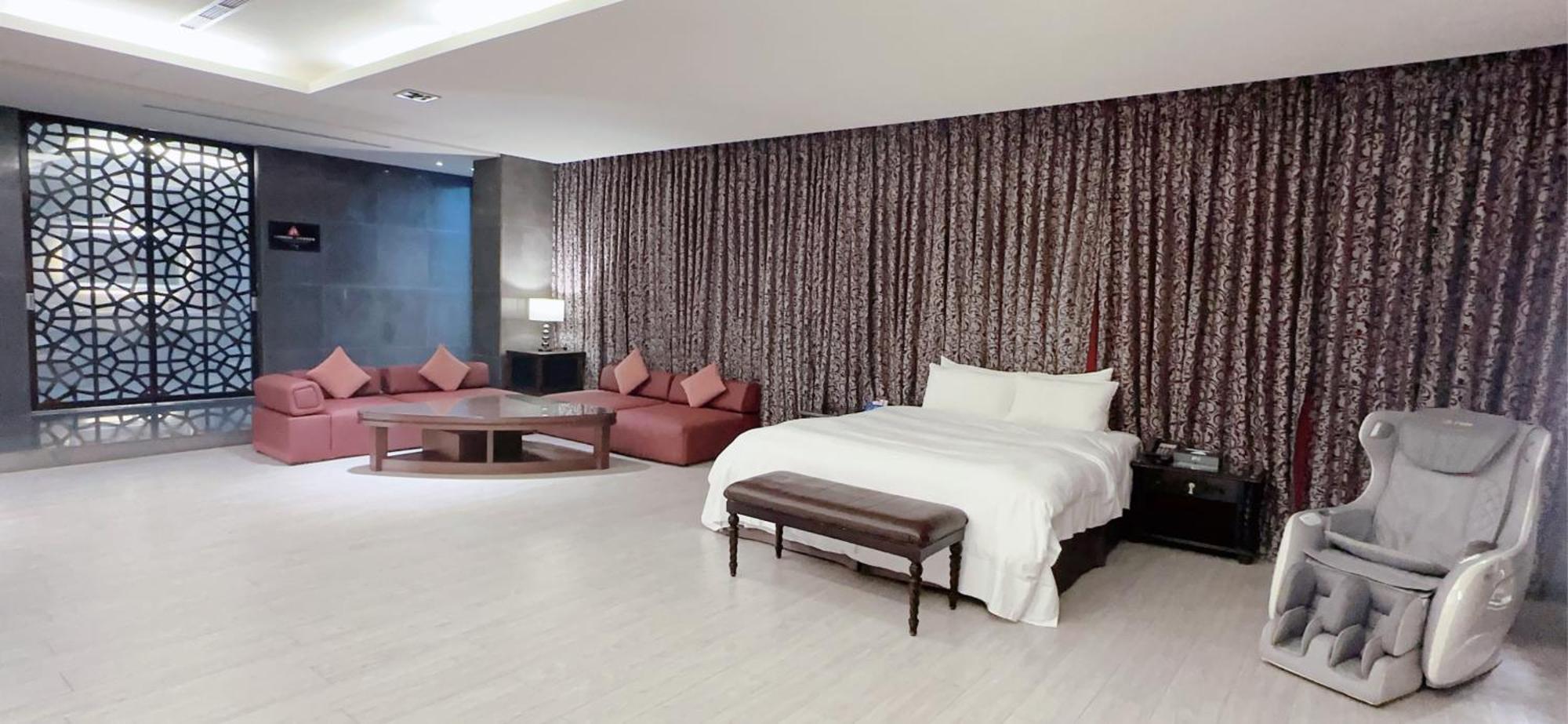 Orient Luxury Villa Motel Huwei Екстериор снимка