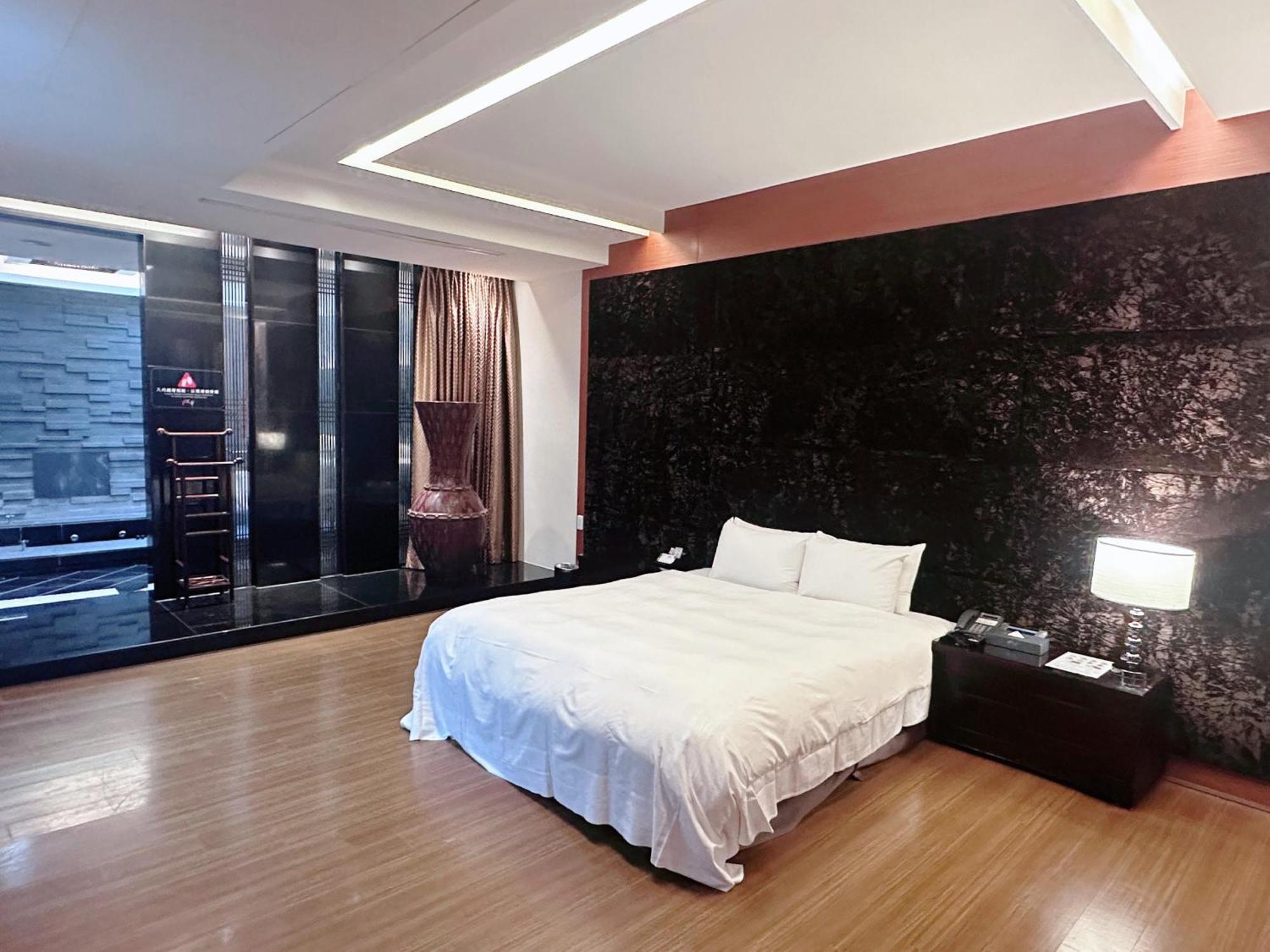 Orient Luxury Villa Motel Huwei Екстериор снимка